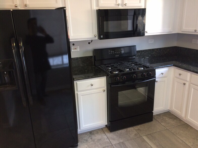 Building Photo - 4642 Magnolia Lane