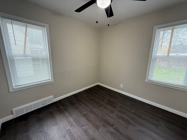 Building Photo - Renovated 3-Bedroom Home – We Welcome Sect...