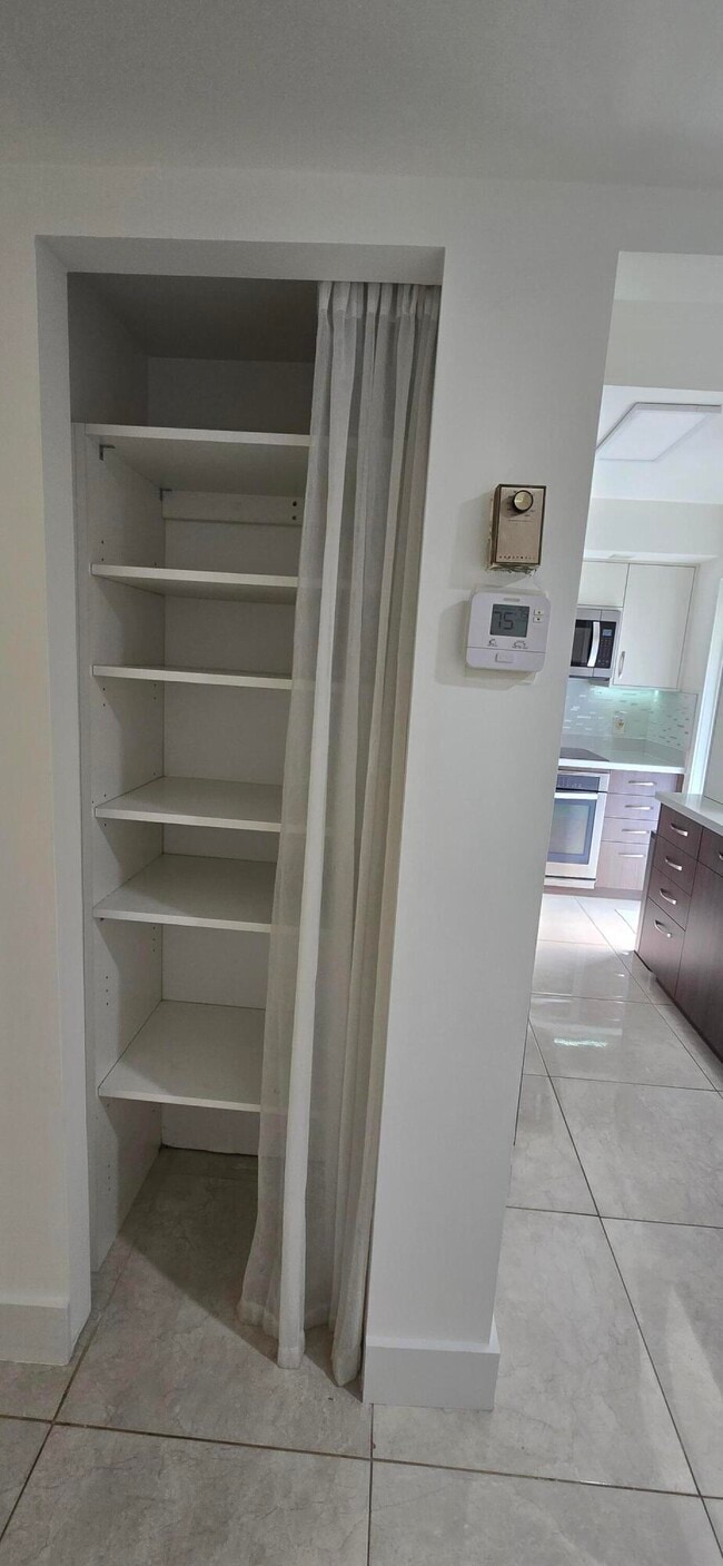 Building Photo - 3300 N Palm Aire Dr