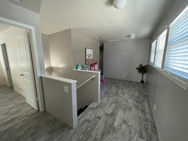 Building Photo - For Rent - [Laulani Trades] 91-1001 Keaunu...