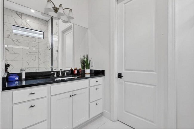 Building Photo - 10195 SW Latium Wy