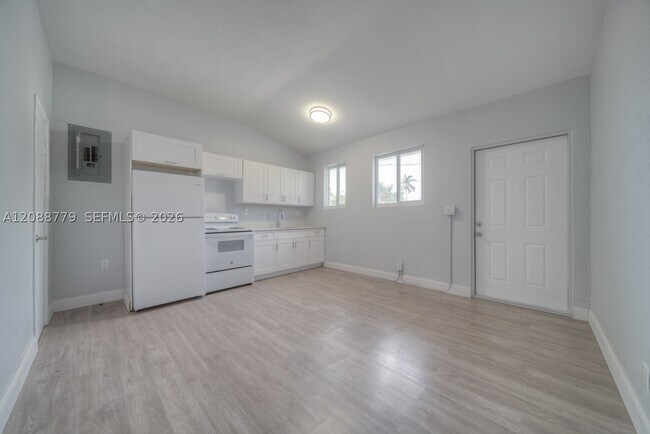 Building Photo - 17727 SW 103rd Ave