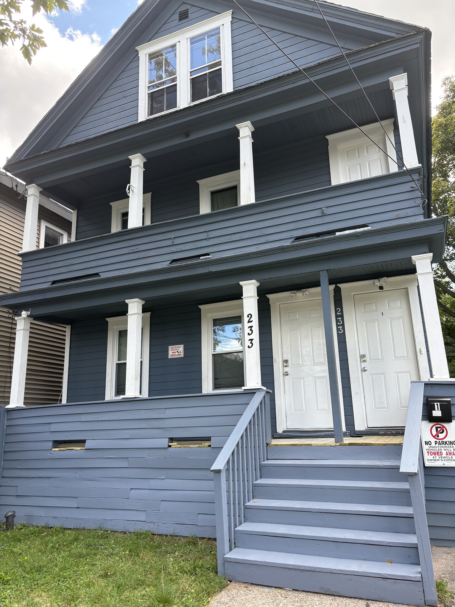 Building Photo - 233 Lakeview Ave