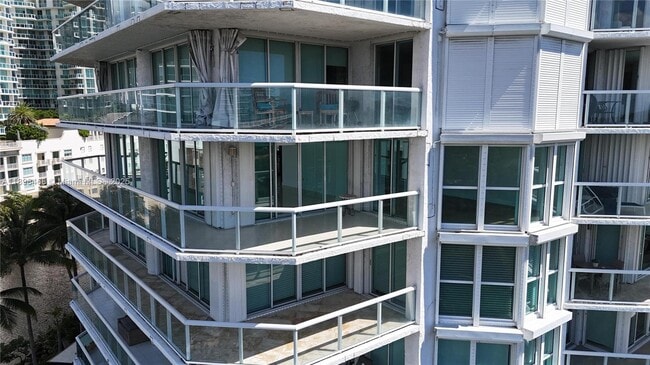 Building Photo - 16500 Collins Ave