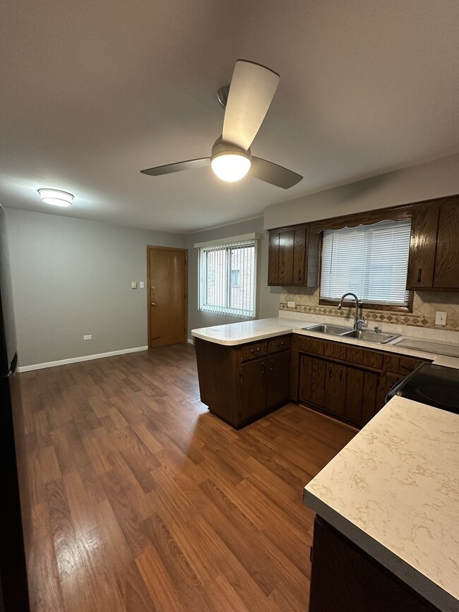 Building Photo - 6334 W 65th St