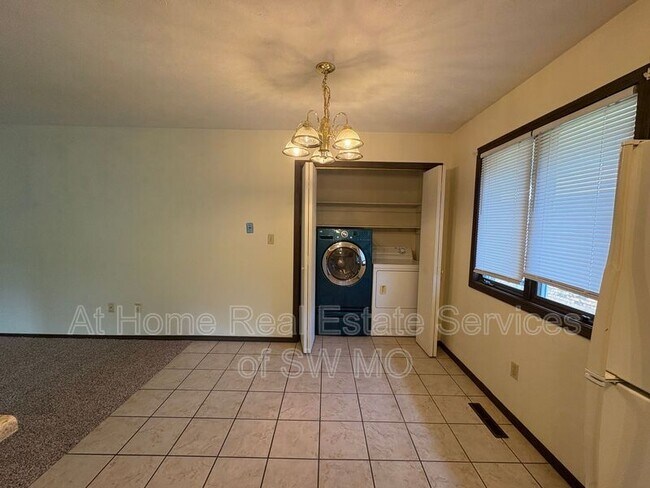 Building Photo - 522 E Washita Ct