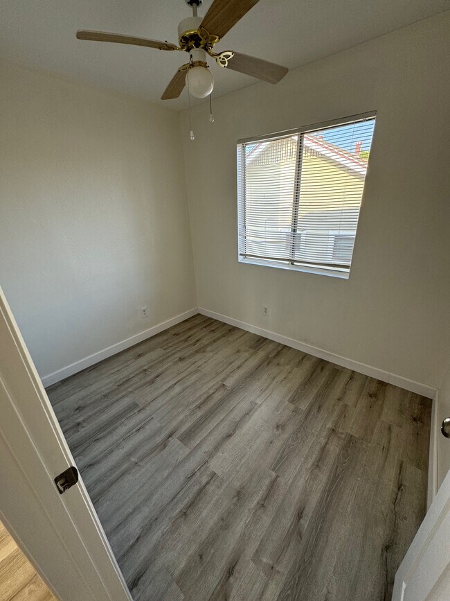 Building Photo - 512 E Lime Ave