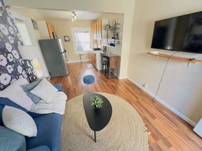 Building Photo - 2314 Bonar St