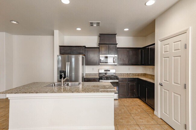 Building Photo - Nicely Upgraded Mountains Edge Gated Commu...