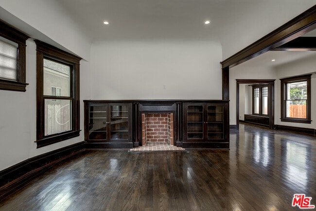 Building Photo - 140 Roselawn Pl