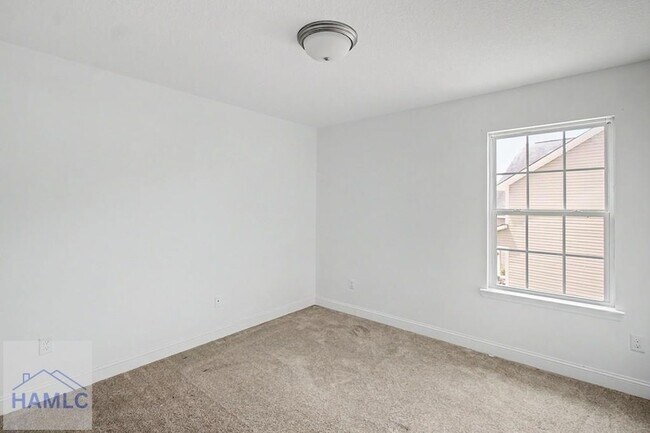 Building Photo - 390 Fairview Cir