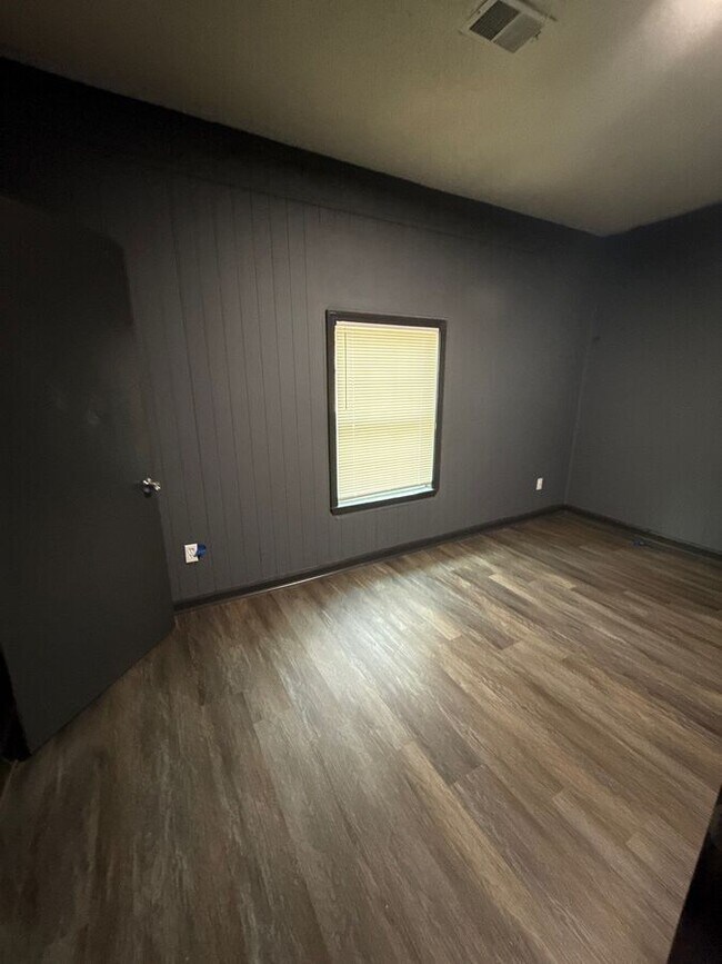 Building Photo - 3083 Radford Rd