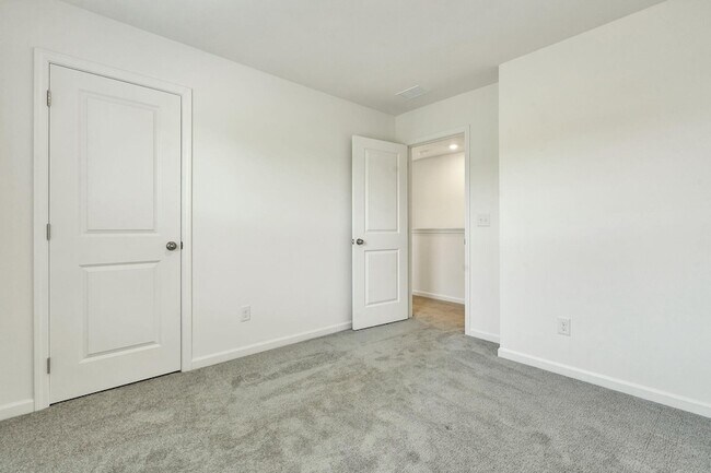 Building Photo - 5010 Highwood Dr
