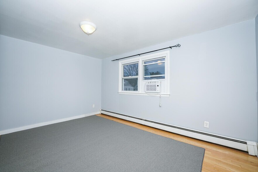 bedroom 2 - 142 Maple Ave