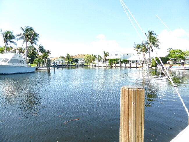 Building Photo - 698 NE Spanish River Blvd