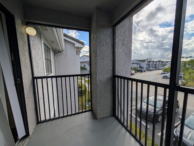 Building Photo - Bright & Well-Located 1BR/1BA Condo – Kendall Area