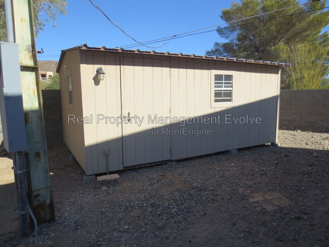 Building Photo - 4213 W Cheyenne Dr