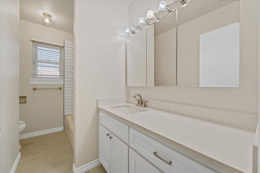 Building Photo - 3229 Oak Timber Dr
