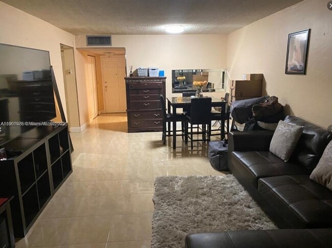 Building Photo - 1305 W 46th St