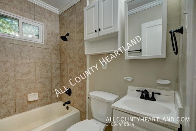 Building Photo - 2128 Hardin Dr