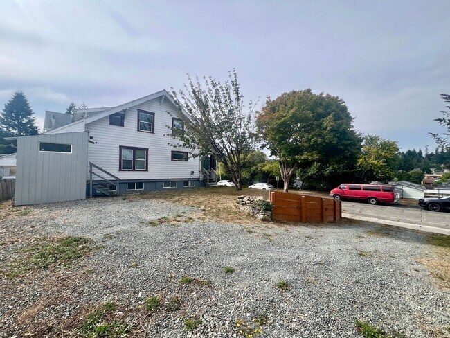 Building Photo - 875-879 Donnelly Ave