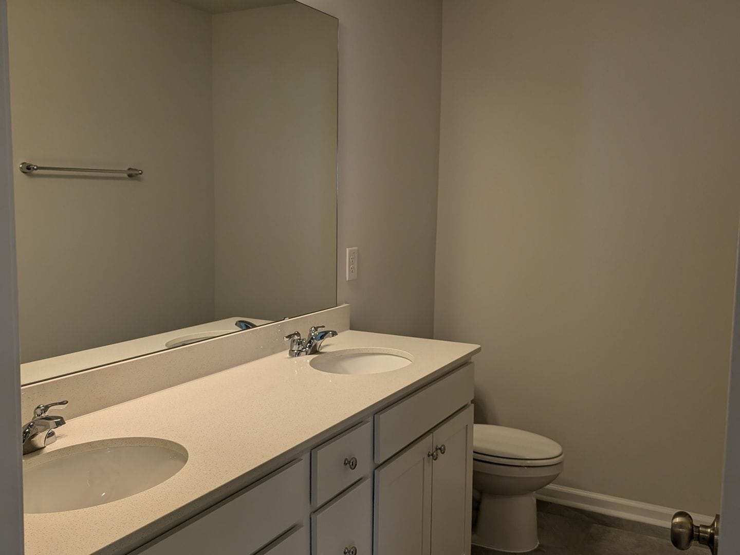 Building Photo - 556 Glen Clova Dr