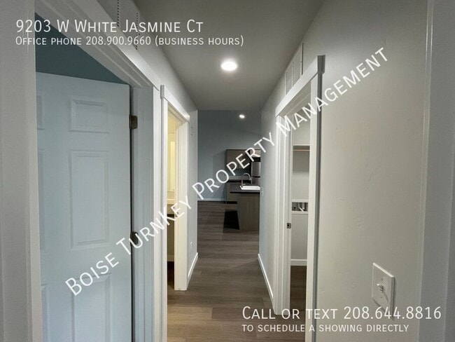 Building Photo - 9203 W White Jasmine Ct