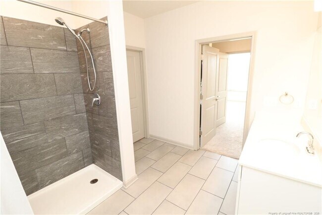 Building Photo - 2402 Gathering Sq Ct