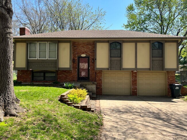 Primary Photo - Amazing 3 Bedroom Home!