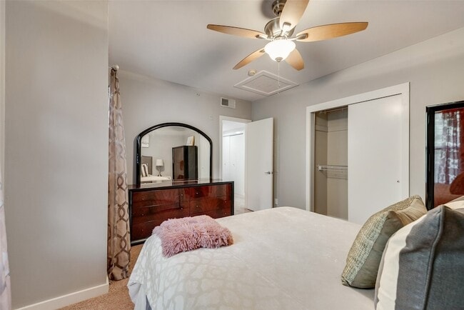 Building Photo - 3922 Gilbert Ave