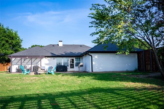 Building Photo - 16435 Red Oak Cir N