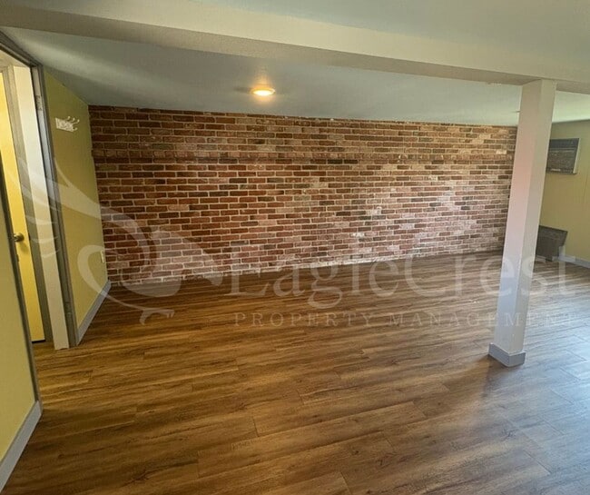 Building Photo - Two Bedroom House with Bonus Room Located ...