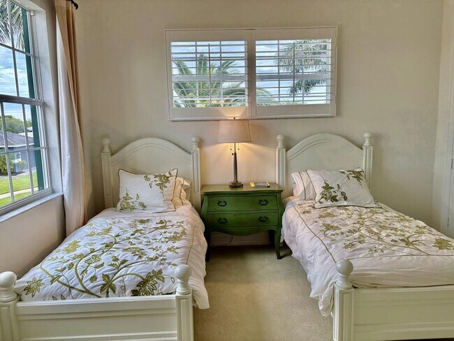 Building Photo - home