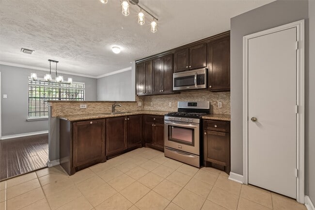 Building Photo - 6815 Lower Arrow Dr