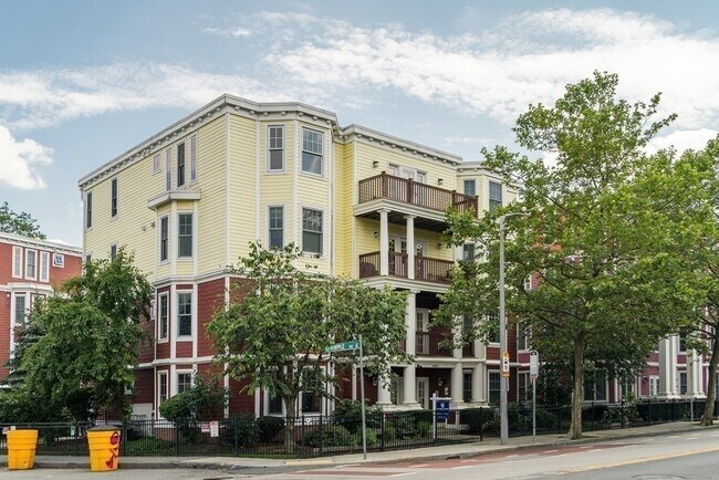 Building Photo - 4040 Washington St