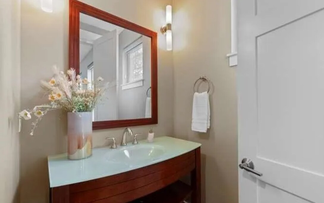 Building Photo - 965 S Clarkson St