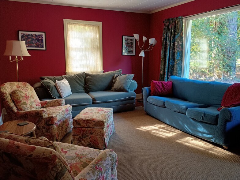 Sunny living room - 223 Barclay Road