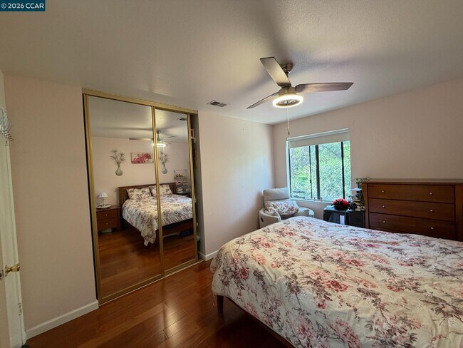 Building Photo - 6 Basin Ct