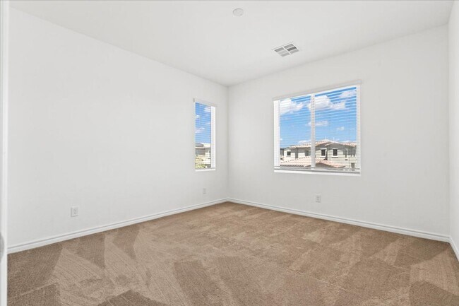 Building Photo - Spacious 5-bedroom home in gated community