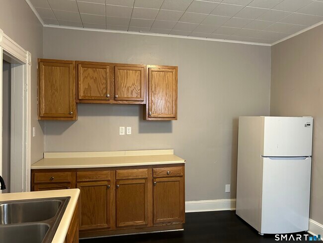 Building Photo - 68 Anderson St