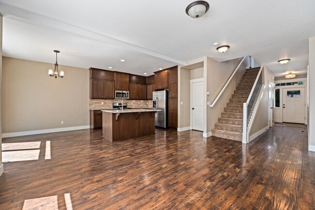 Building Photo - Close proximity to Old Mill District and downtown