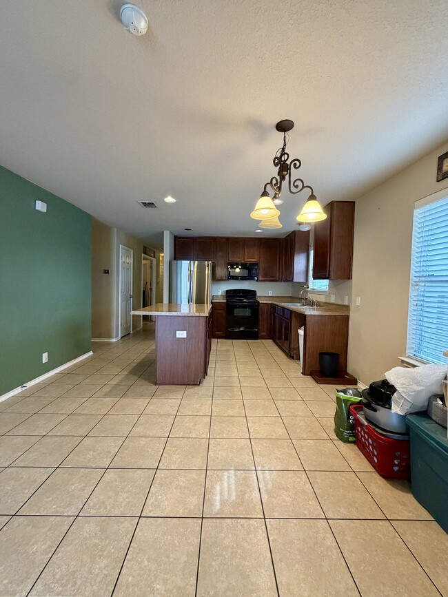 Building Photo - 419 Dolly Dr