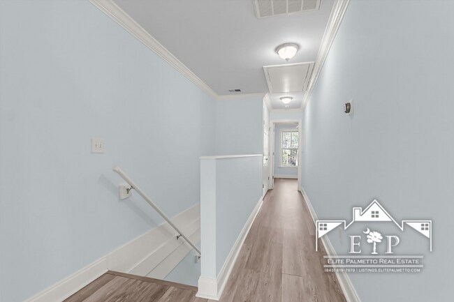 Building Photo - Charming Townhouse Near the Heart of Charleston – Comfort & Convenience in One!