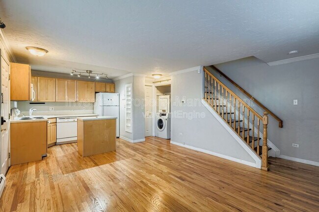 Building Photo - 1243 Vine St