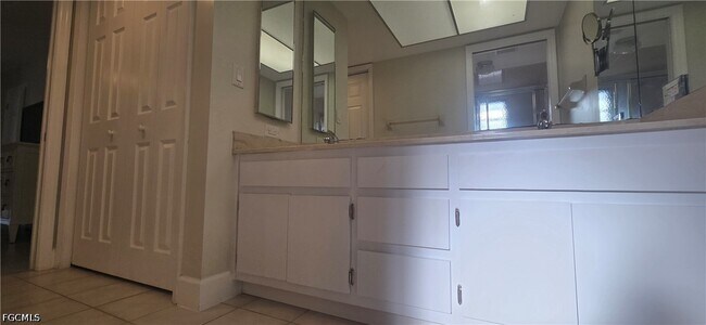 Building Photo - 534 SE 34th Terrace