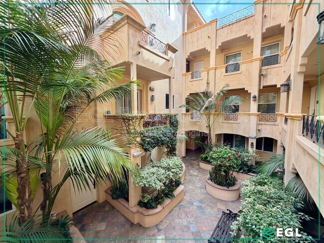 Building Photo - 16123 Sunset Blvd
