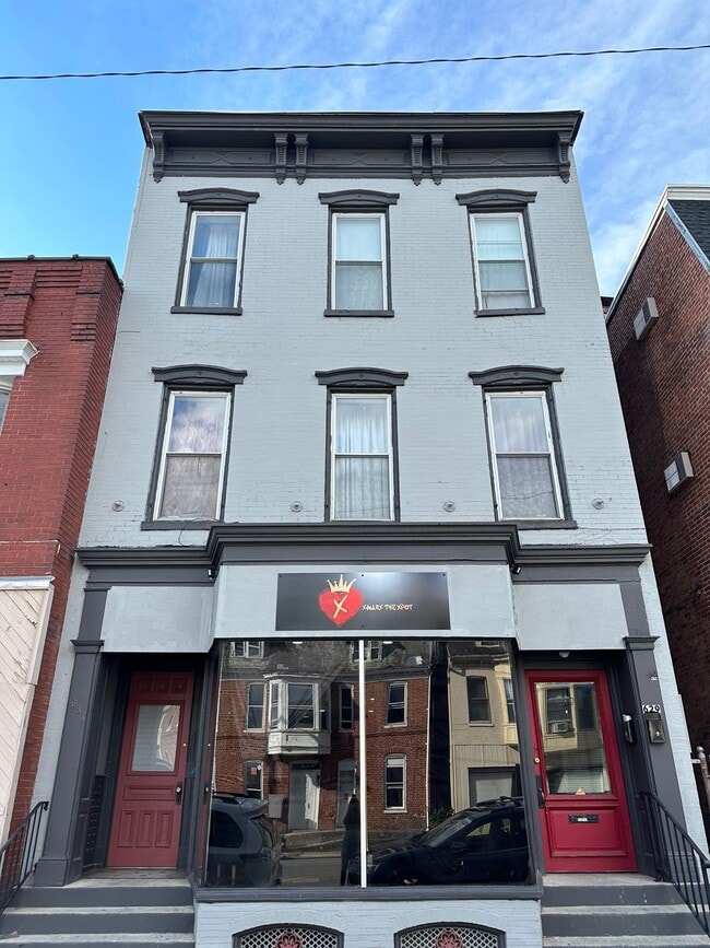 Building Photo - 631 W Market St