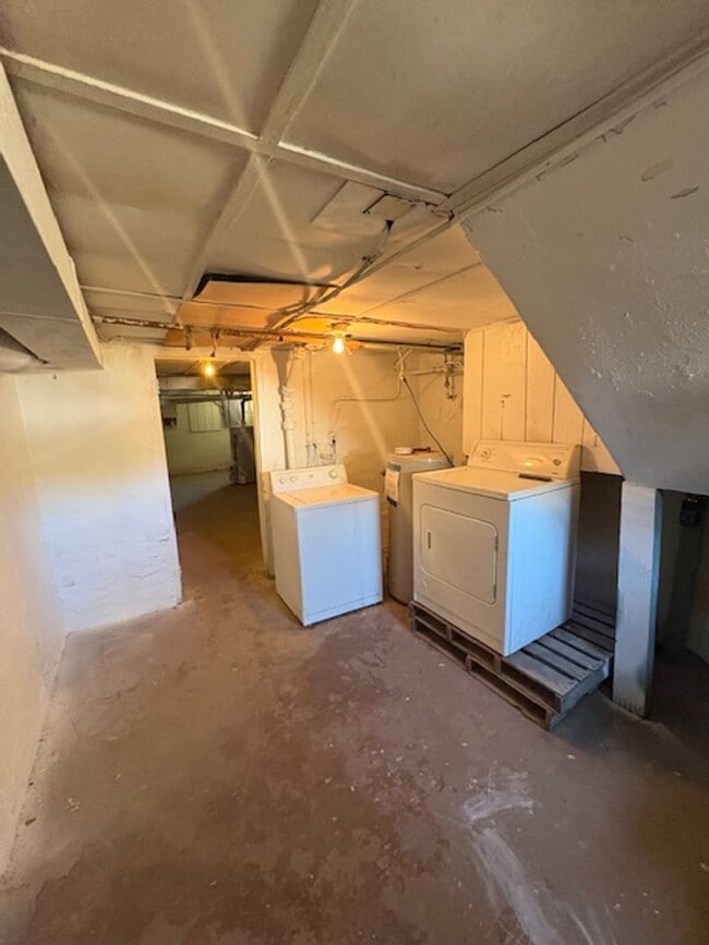 Building Photo - 2 Bedroom  1 Bathroom single family home in Peoria, IL