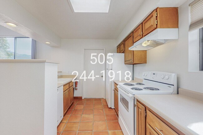 Building Photo - 876 Tramway Ln Ct NE