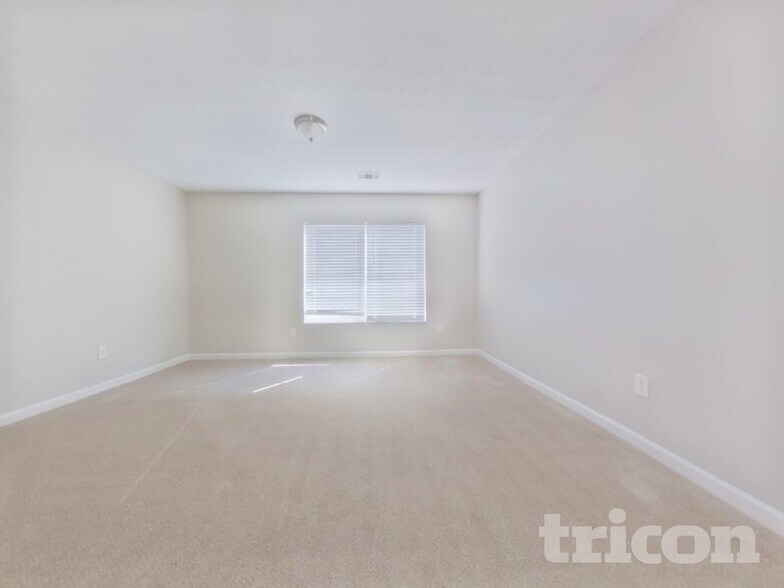 Building Photo - 401 Silver Spring St